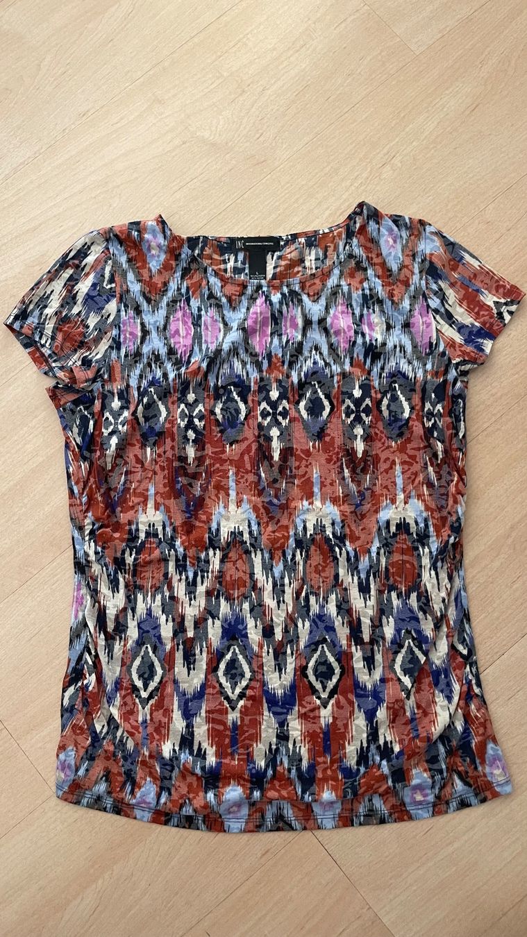 T-shirt: Damen Oberteil gemustert Grösse L – Nuovo (secondo la descrizione) da Wetzikon ZH venduto da Schrungus