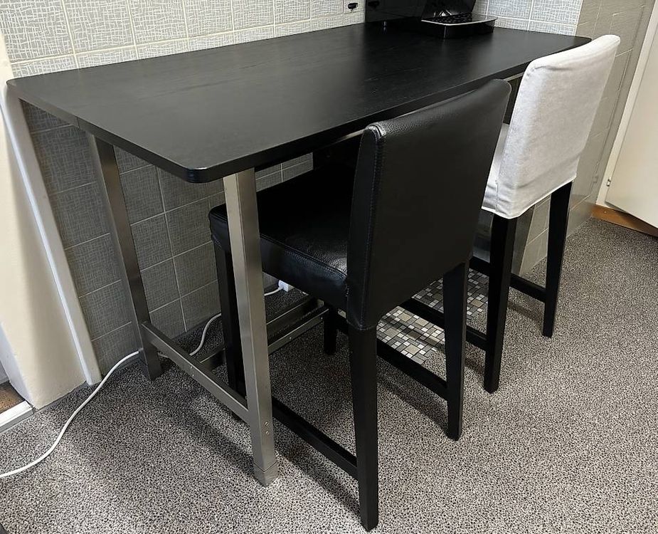 Set di tavolo e panche: Bartisch mit 2 Hockern – Usato da Gasel venduto da jen_6nzz 1