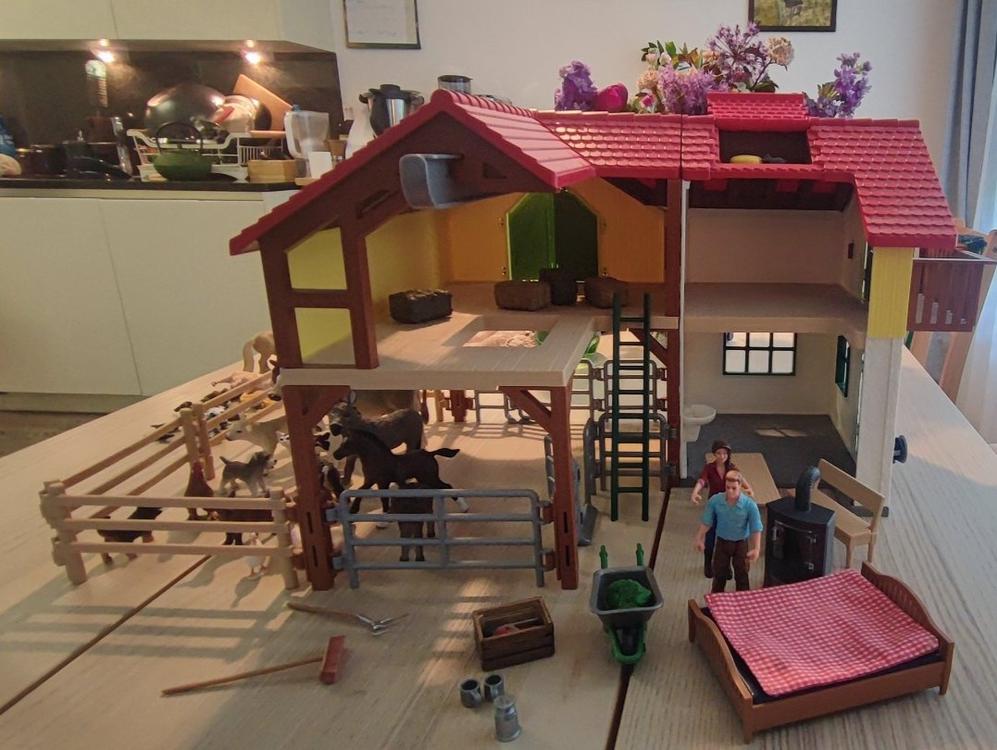  Schleich Farm mit Stall und Tieren 