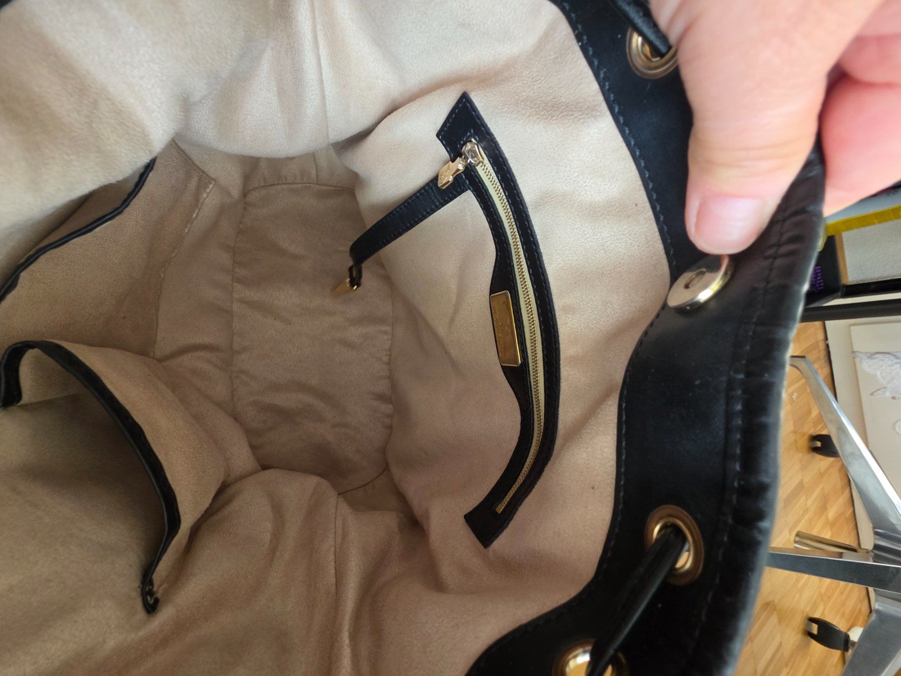 Maison Mollerus Borse da donna: Maison Mollerus Beuteltasche Niesen Schwarz – Usato da Zürich venduto da Sokaina 8