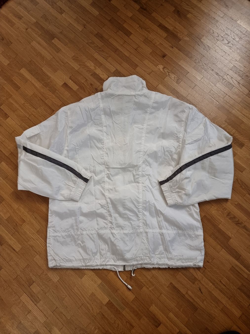 Giacche: Veste sport unisexe blanche  – Usato da Veyrier venduto da Leilazizou 2