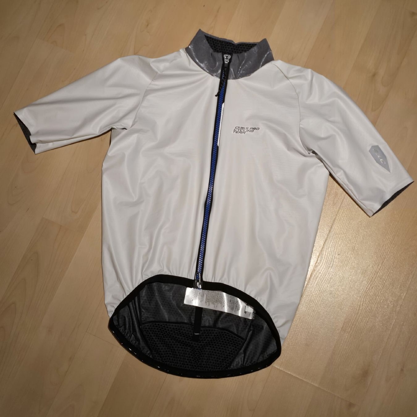 Canottiere & Pantaloni: Q36.5 Rain Shell Aero Trikot, Weiss, Large – Nuovo (secondo la descrizione) da Degersheim venduto da Honolulu013
