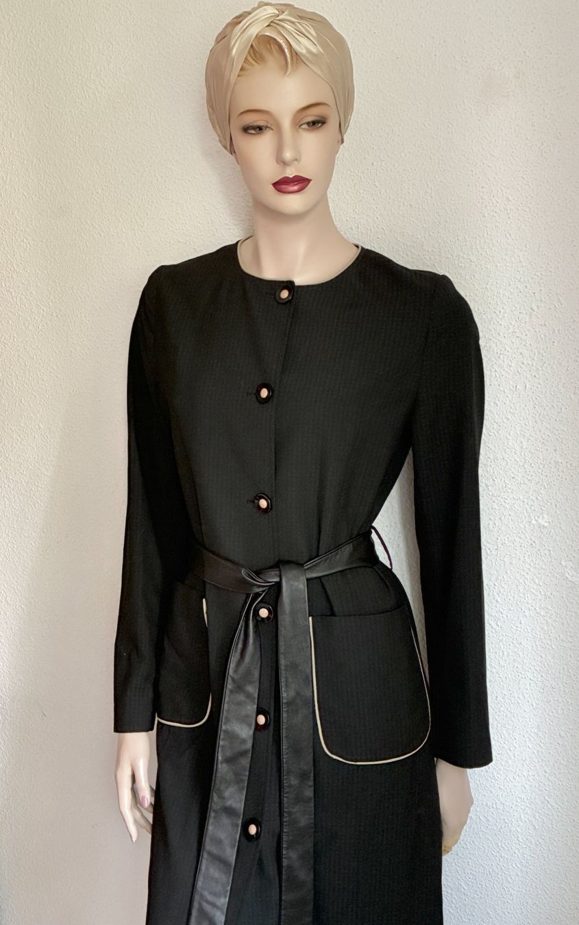 Vestiti: Schwarzes Baumwoll Mantelkleid mit Ledergürtel – Usato da Kloten venduto da Nephty 7