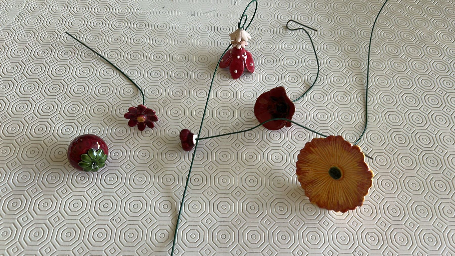 Tutte le decorazioni: Fiori di ceramica – Usato da Melano venduto da H-Sara