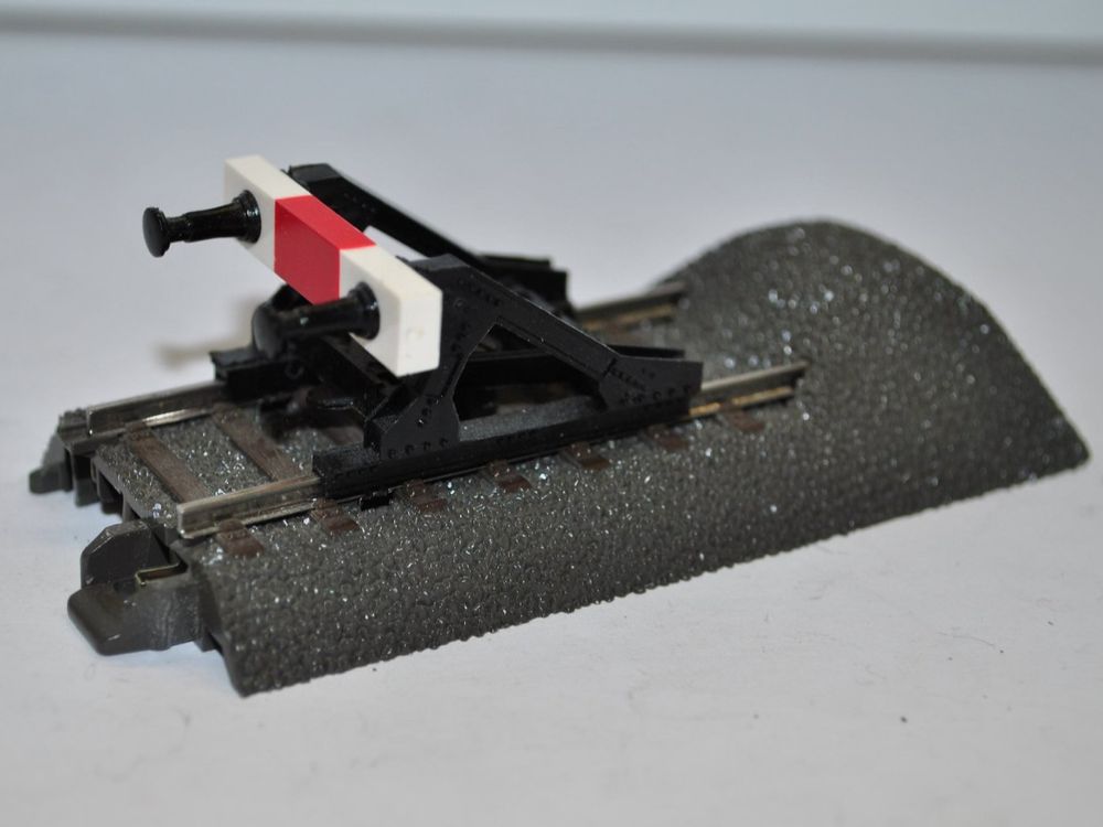Märklin H0 - 24977 - Model train tracks (13) - 13 buffer blocks on rail, C-Rails