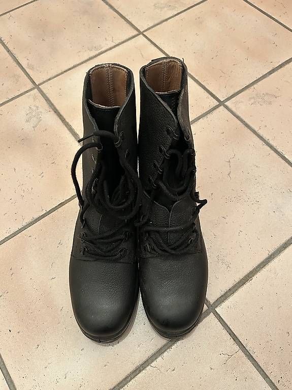 Schweizer Armee Scarpe da uomo: Scarponi Swiss Army original – Usato da Viganello venduto da marasmamarasma 2
