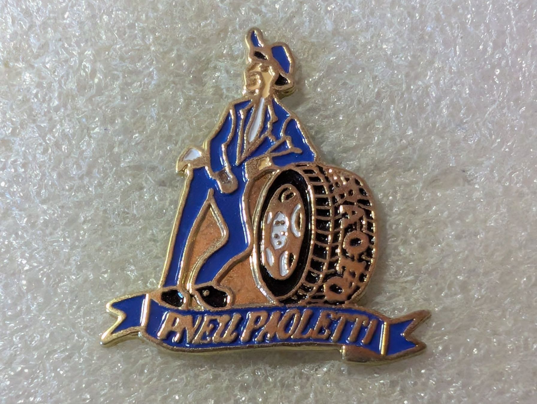 Plaquettes & Badges: Ansteckpin 18: Pneu Paoletti – D'occasion à Oppligen par Pin-Fall-Shop
