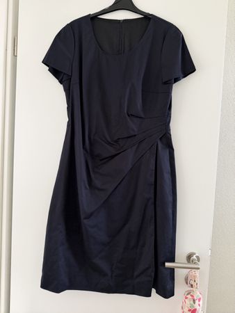Robe HUGO BOSS bleu marine taille 44