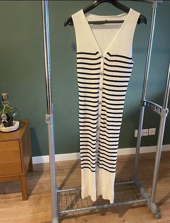 Vestiti: Langes Strickkleid – Usato da Roggwil BE venduto da con_8khh