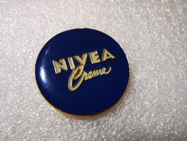 Ansteckpin 8: Nivea Creme