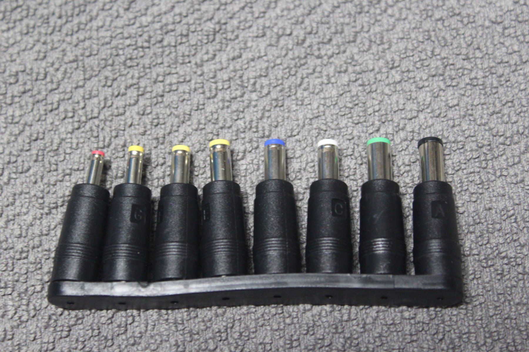Laufwerke & Adapter: 8 Stk. Laptop Notebook Netzteil Adapter AC DC Stecker Set – Neu (gemäss Beschreibung) aus Kirchdorf AG von suntory010