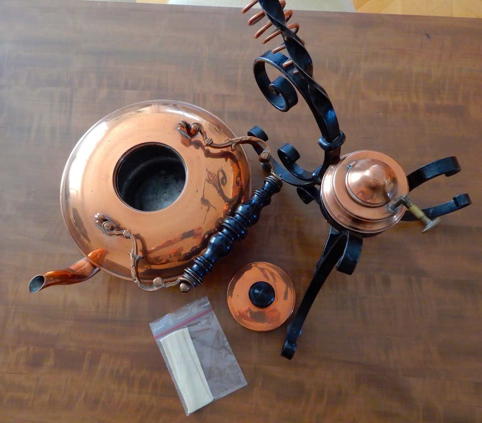 Teiere: Alter Teekocher, "Samovar". dekoratives Stück – Usato da Luzern venduto da Johann7 2