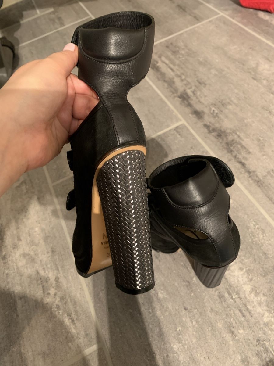 Damenschuhe: Sandalen mit Absatz, Schuhe, N 21 original – Gebraucht aus Zell LU von AliAli24 7