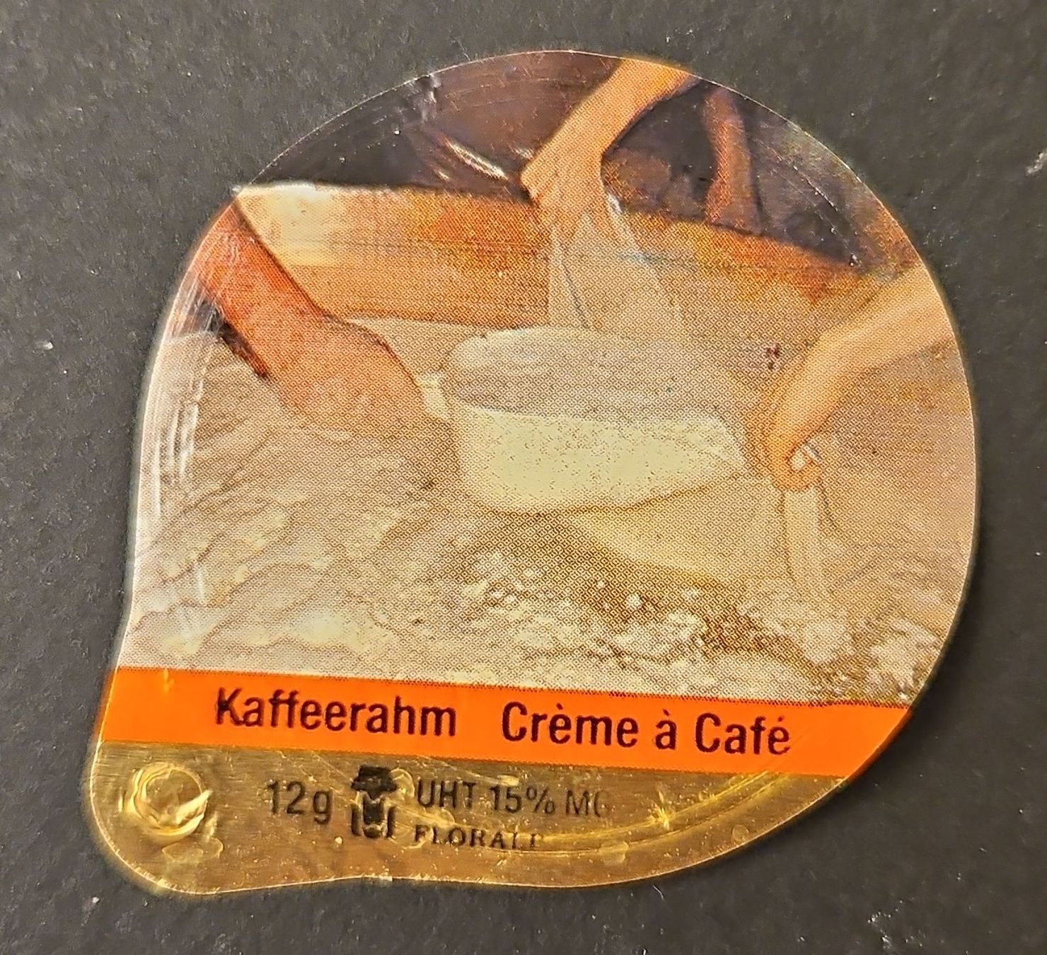 Kaffeerahmdeckel: Kaffeerahm Deckel  – Gebraucht aus Basel von Melibu