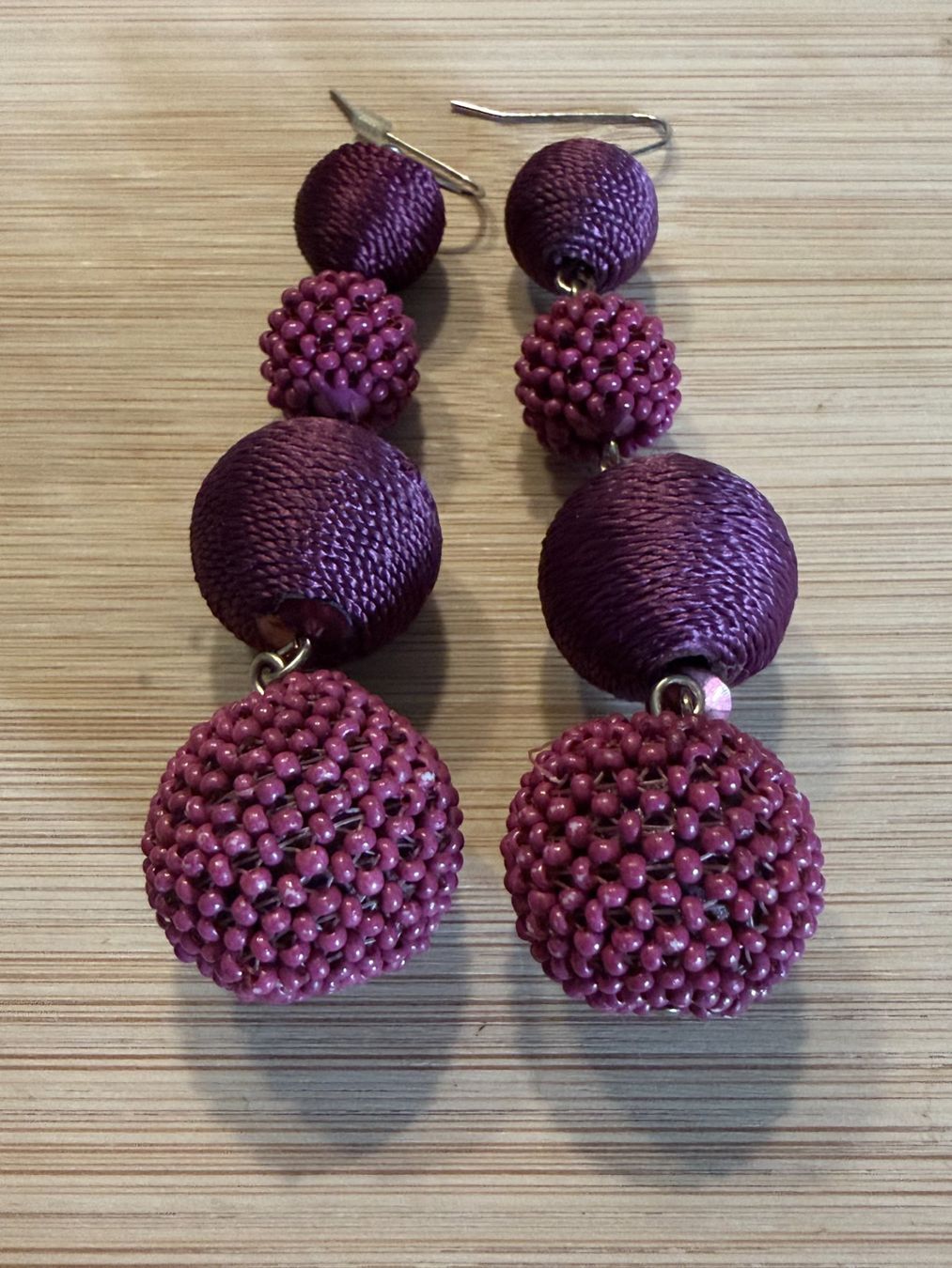 Ohrringe & -stecker: Modeschmuck -  Ohrringe mit lila Kugeln – Gebraucht aus Basel von zukk_ 1