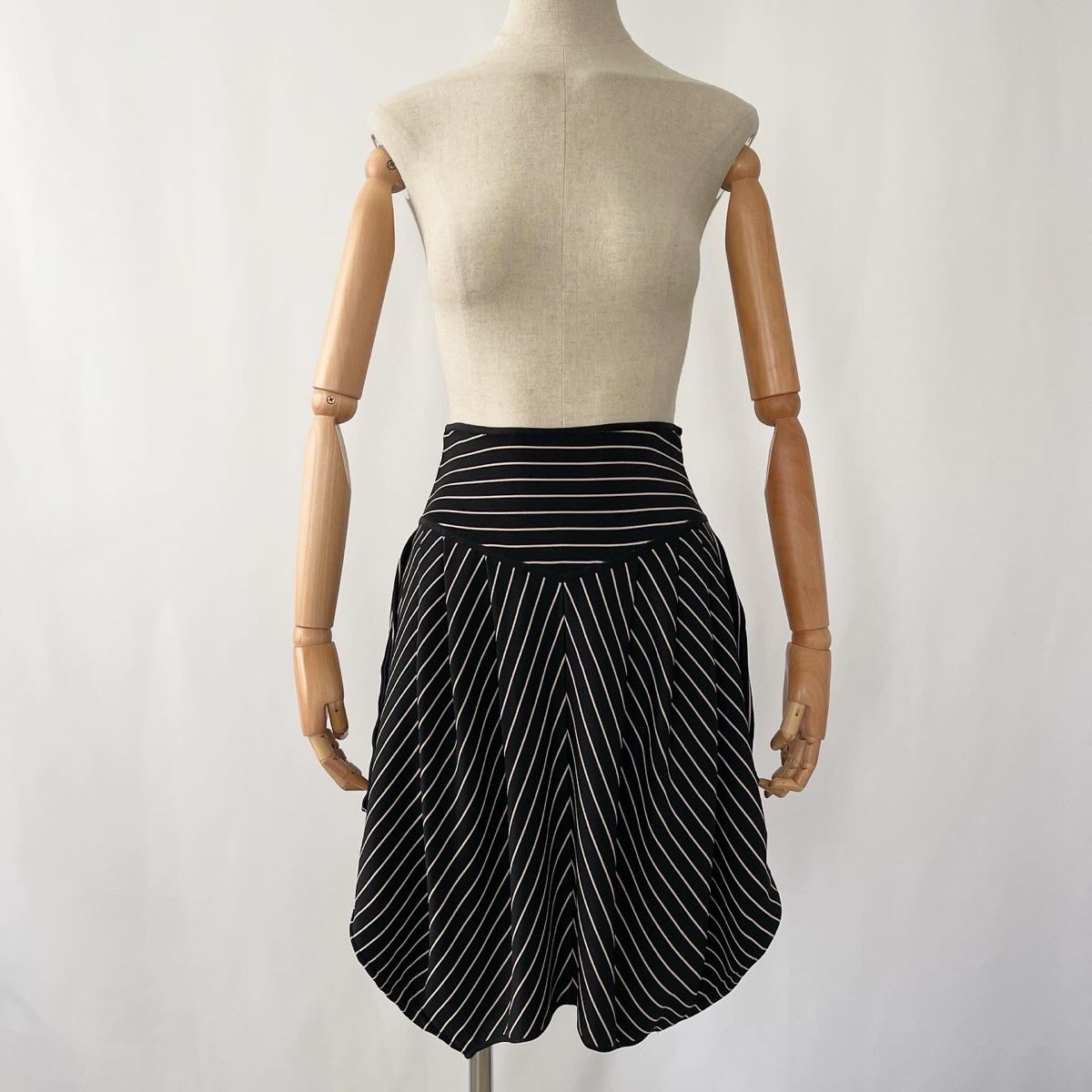 Armani Gonne: GIORGIO ARMANI Skirt – Nuovo (secondo la descrizione) da Emmen venduto da Avviivva_Com2023 1