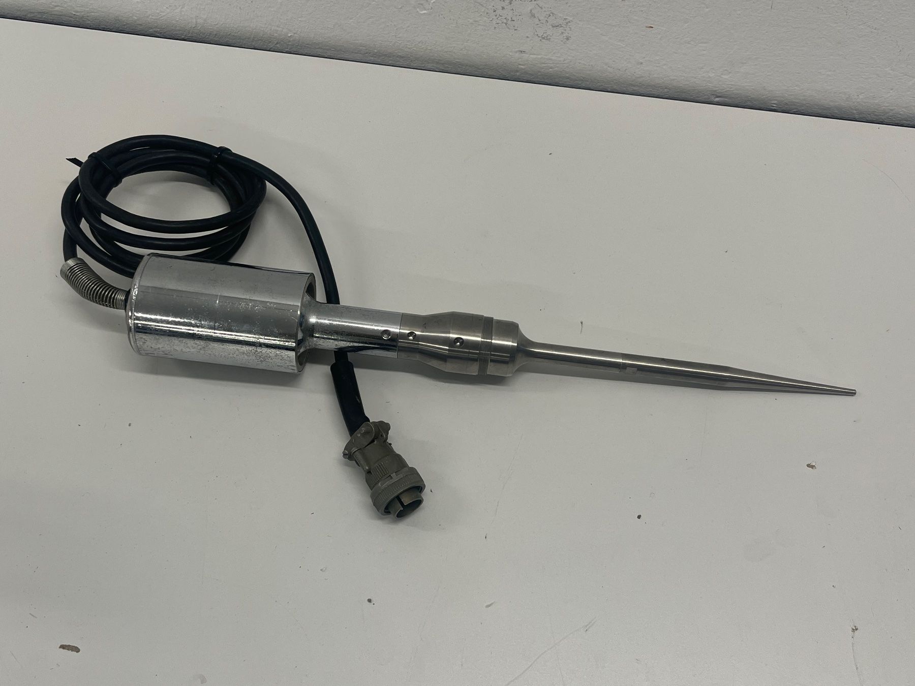 Tutte le macchine: Branson Sonifier Cell Disruptror transducer 102 – Usato da Niederdorf venduto da LeptonAG_Labor 3