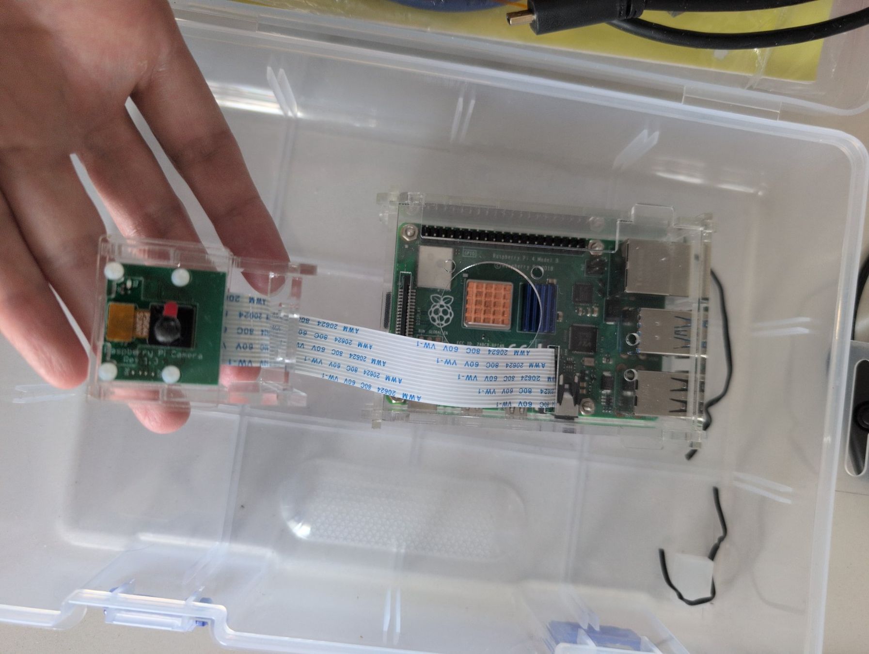 Raspberry Pi PC: Raspberry Pi 4B 4gb Kit with Camera & Accessories – Nuovo (secondo la descrizione) da Basel venduto da jia_2wl9 3