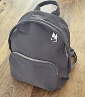 Grauer Rucksack – Neu