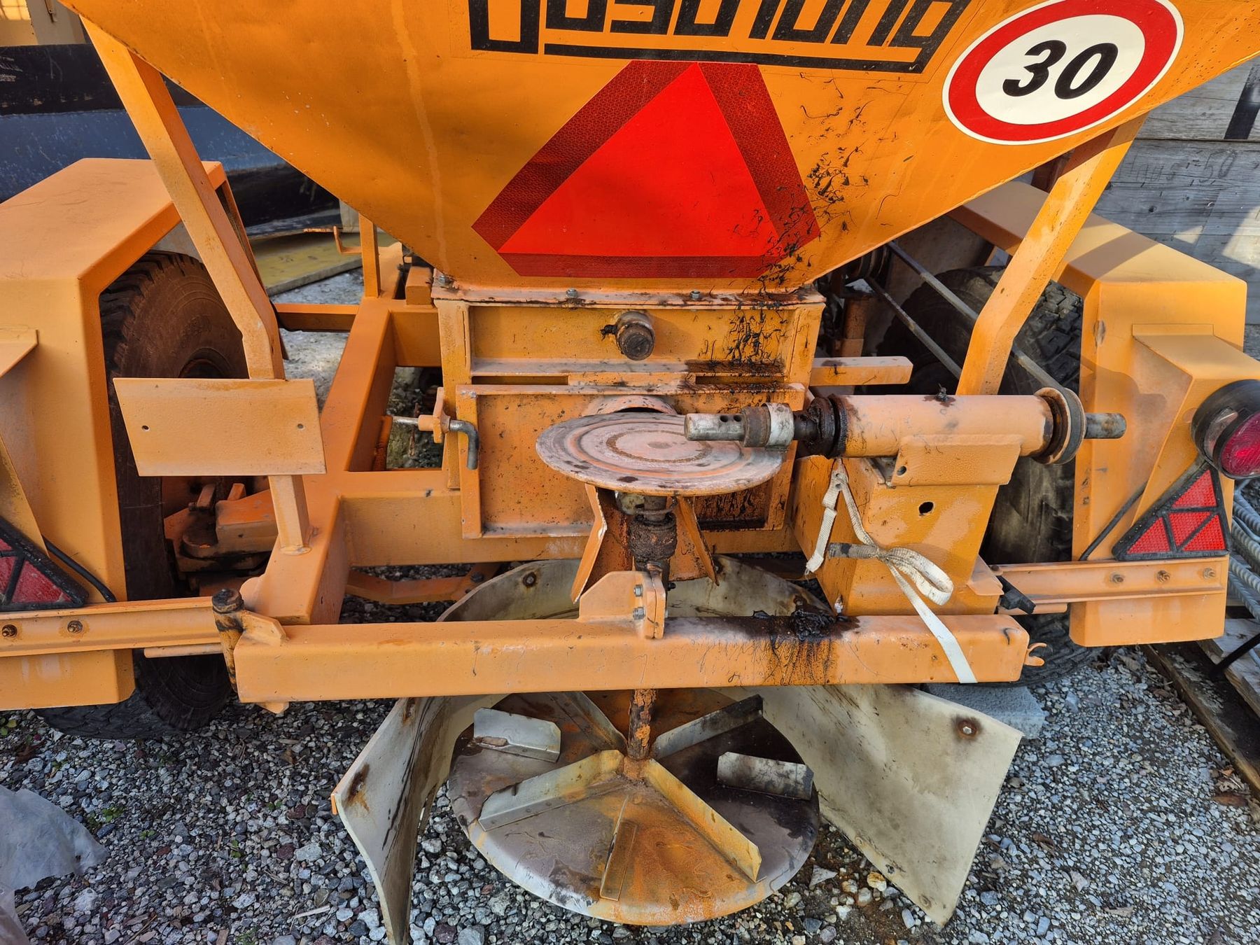 Boschung Tutte le macchine: Boschung Salzstreuer – Difettoso da Gommiswald venduto da ram_xqt8 4