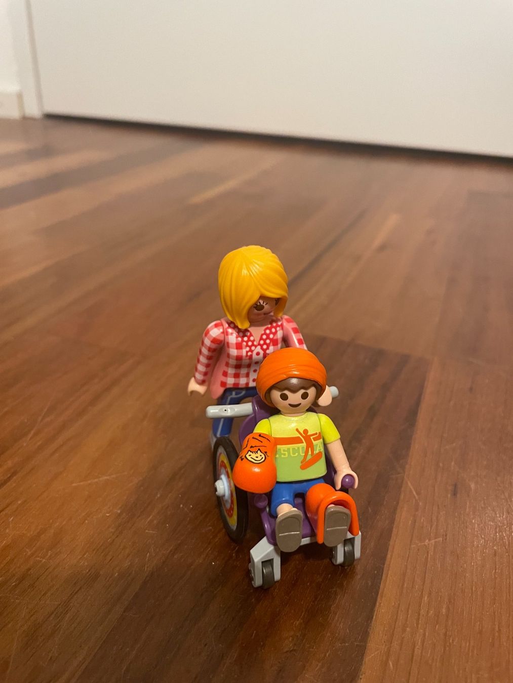 Playmobil Jouets: Playmobil Figur mit Rollstuhl und Begleitfigur – D'occasion à Brunnen par Padigross