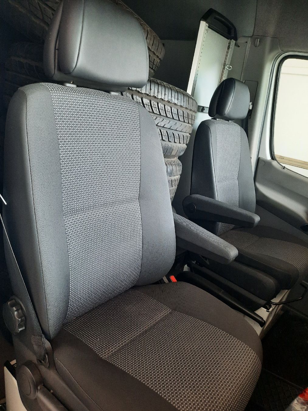 Mercedes-Benz Tutti i ricambio: Sprinter / Crafter Einzel Beifahrersitz – Usato da Zofingen venduto da Migiskau