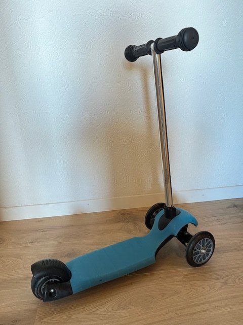Veicoli per bambini: Stabiler Kinder Scooter, Trottinett, Kickboard – Usato da Rigi Kaltbad venduto da Tinjac7371