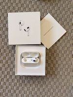 Apple AirPods 3. Generation Ladecase und rechter AirPod