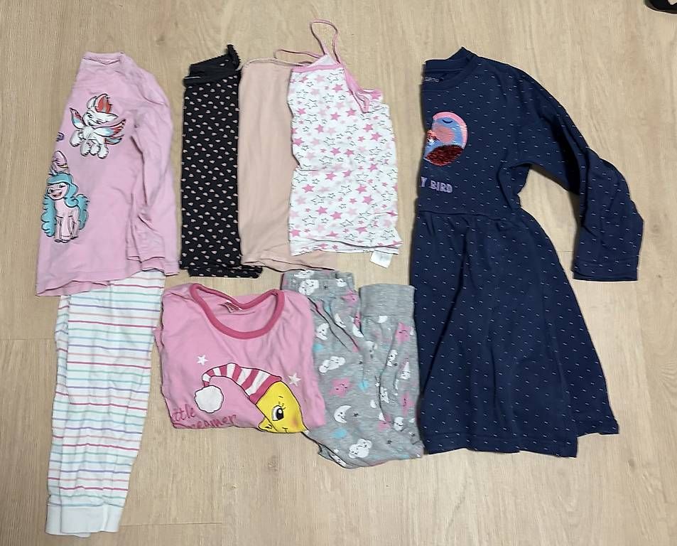 Lotti & Set di vestiti: Kleiderpaket Mädchen - Gr. 104 – Usato da Möriken AG venduto da tatitata 3