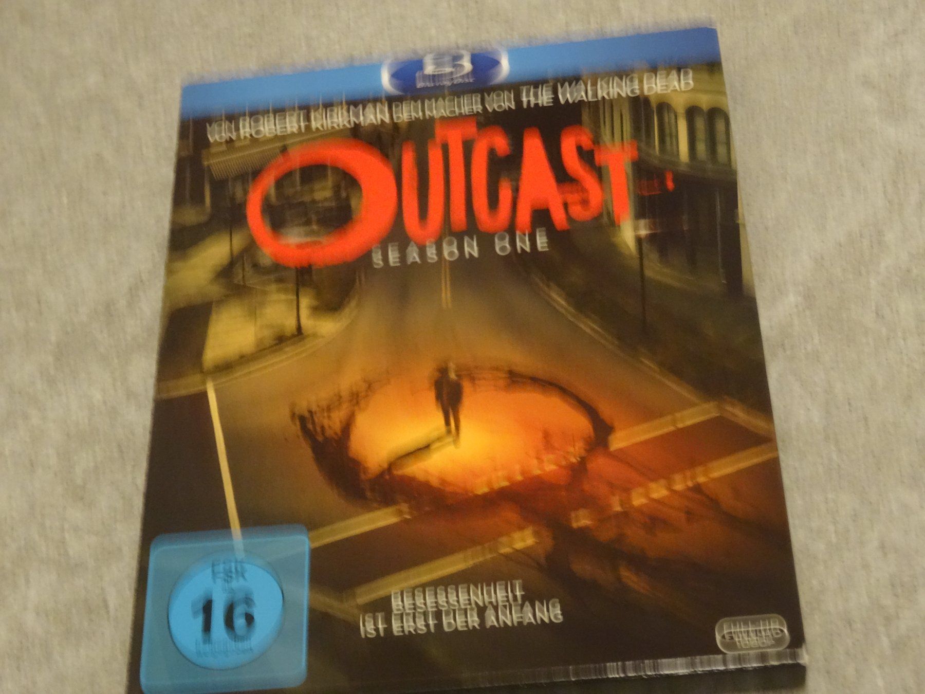 Tutti i DVDs: Outcast - Staffel 1 - Blu-ray – Usato da Olten venduto da Disc-Verkauf
