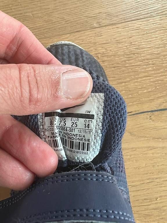 Scarpe per ragazzi: Turnschuh Nike Grösse 25 – Usato da Schwarzenburg venduto da SchoggoLoggo 2