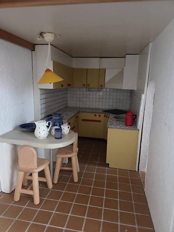Case e mobili per bambole: Puppenhaus – Usato da Basel venduto da Danielbarth 1