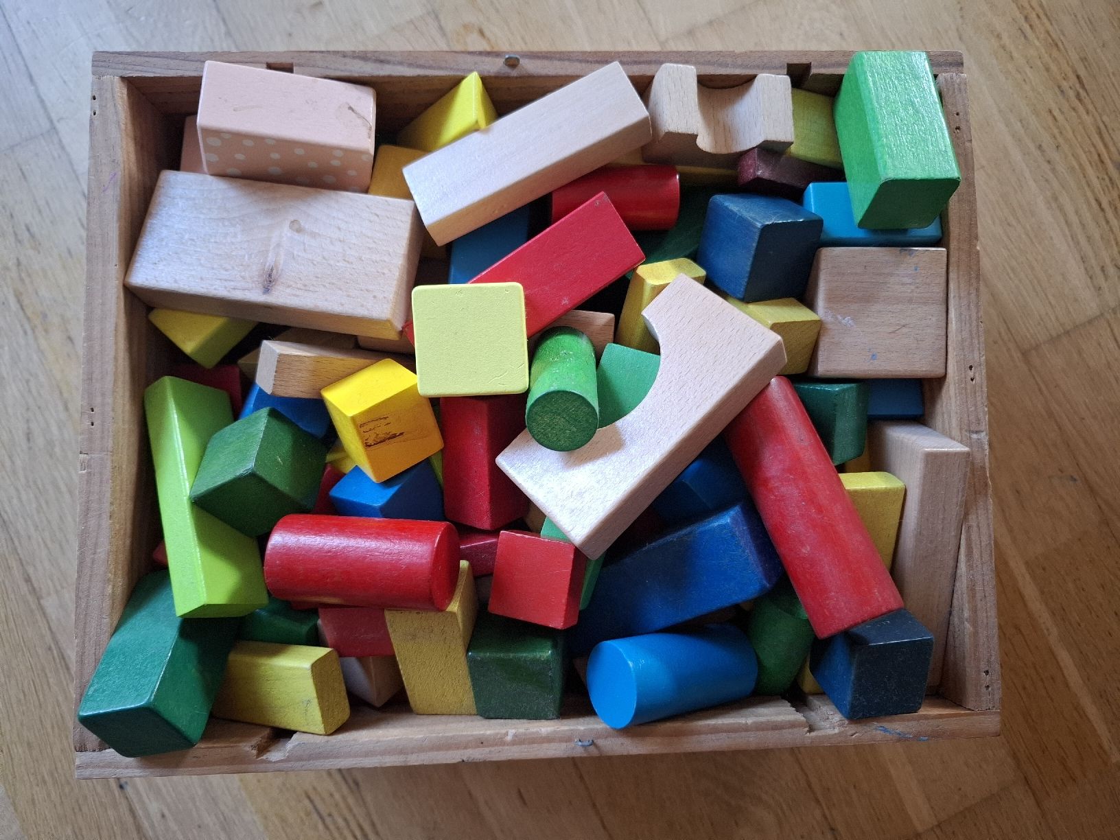 Spielzeuge: Farbige Holzbausteine – Gebraucht aus Biel/Bienne von AvasTheGreatest 2