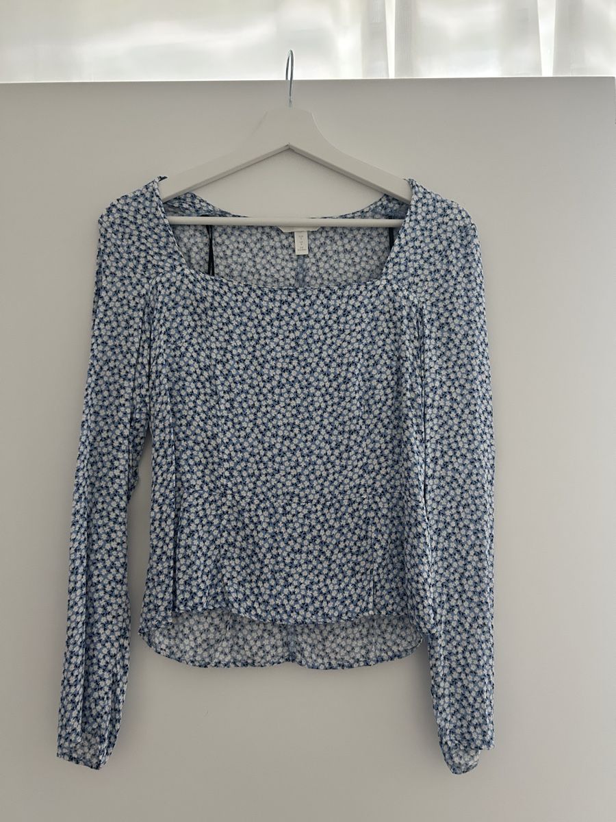 H&M Camicette: Bluse mit Blumenmuster Grösse S hellblau U-Ausschnitt – Usato da Oberkirch LU venduto da a.nn.y