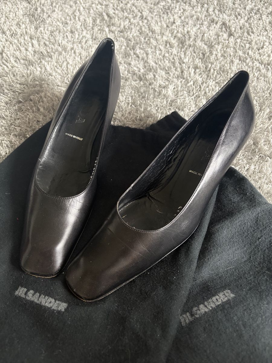 Prada Scarpe da donna: Prada Leather Square Toe Kitten Heels  – Usato da Brislach venduto da edu_t6pq