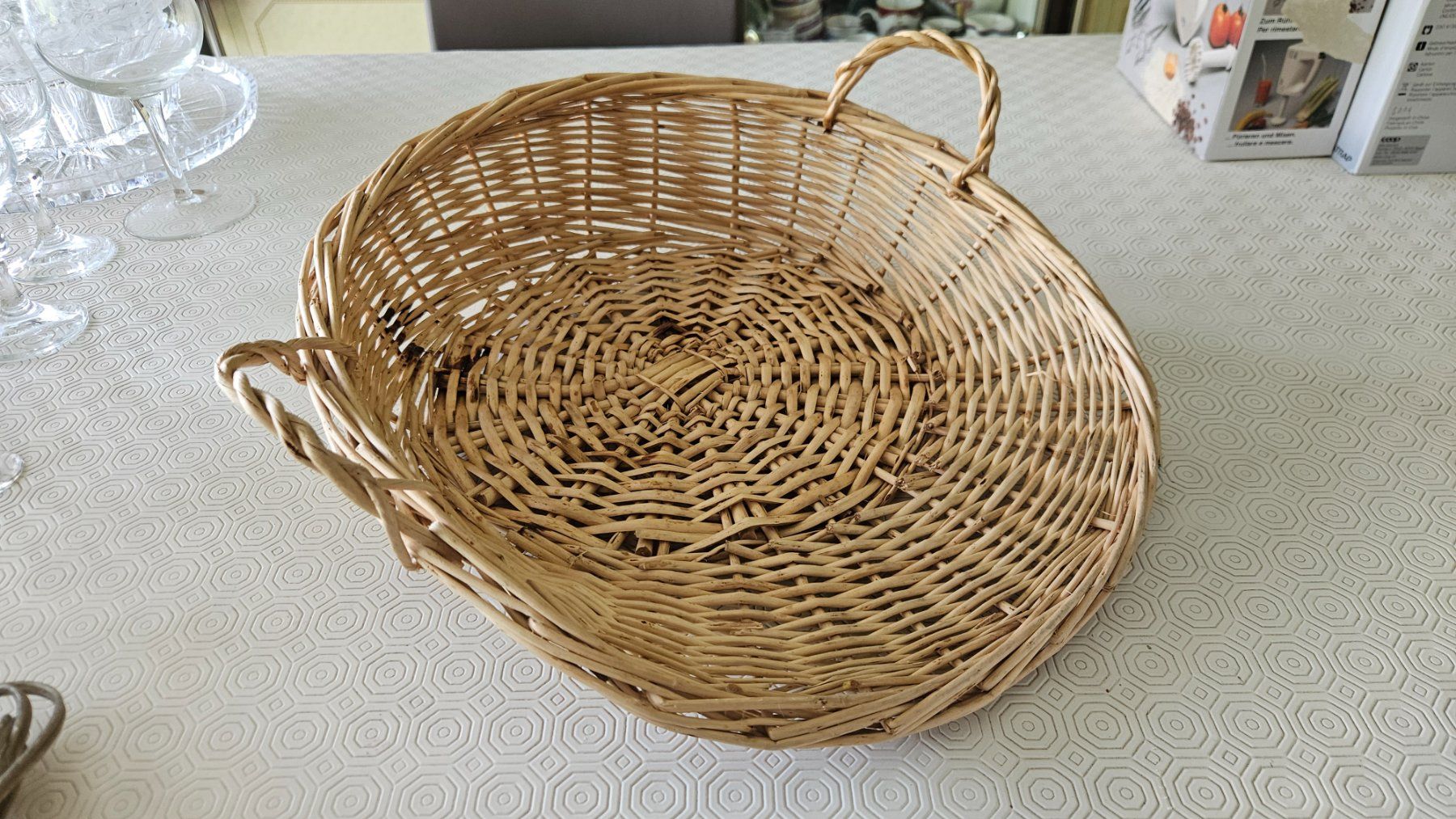 Autres articles pour la maison: Vecchio "val" in vimini (42x40 cm) – D'occasion à Melano par H-Sara