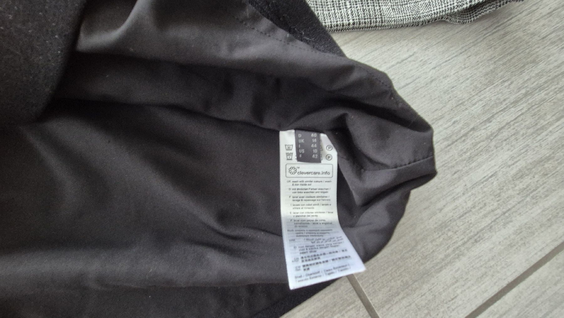 Esprit Gonne: 3 gonne nuove Esprit, H&M... – Nuovo (secondo la descrizione) da Riazzino venduto da RagusaM 4