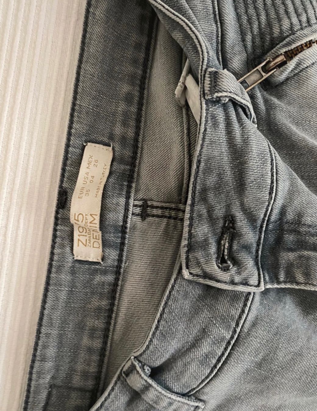 Zara Pantaloni: Denim-Hose ZARA grau – Usato da Uster venduto da Monika_OB 3