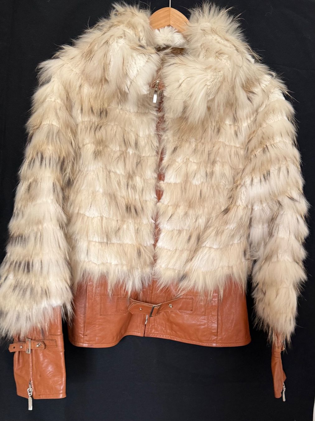 Giacche: Une veste en cuir véritable et fourrure – Usato da Vernier venduto da ley_yqh9 9