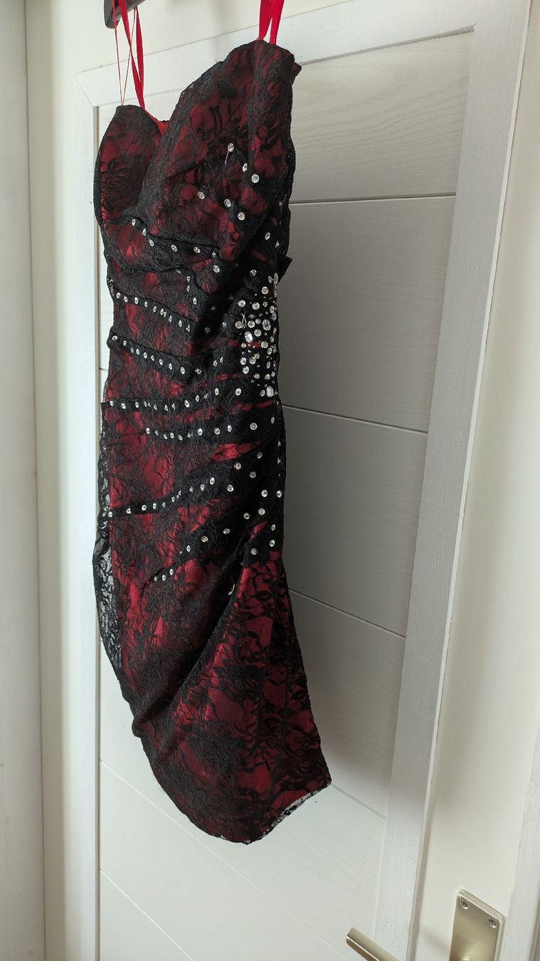 Kleider: Kleid rot mit schwarzer Spitze kurz Gr. S – Neu und originalverpackt aus Grüningen von mangaka 1