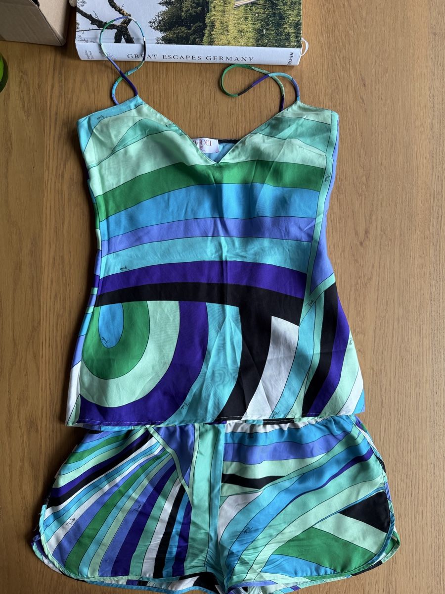 Emilio Pucci Lotti di vestiti: Emilio Pucci Set Top Shorts Seide 100% 38 – Usato da Küsnacht ZH venduto da lyd_8mmf