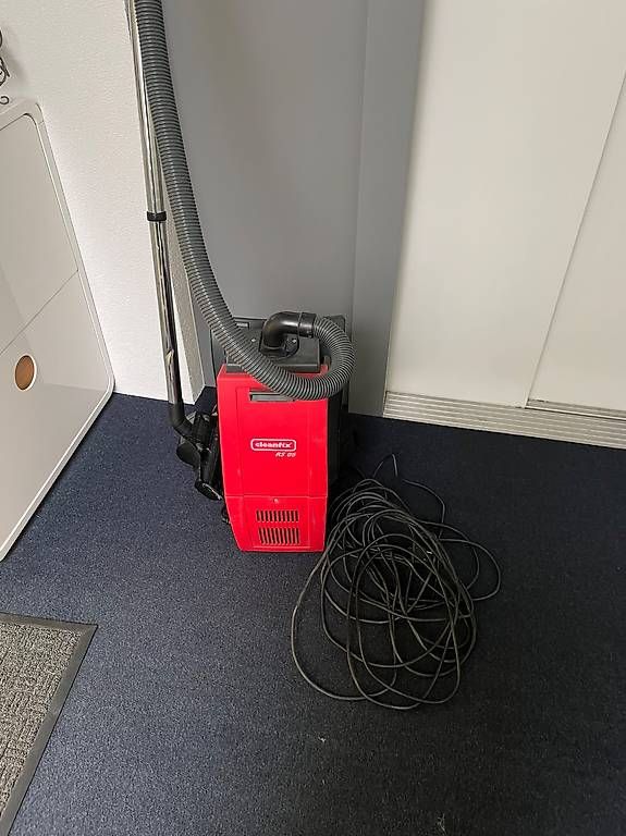 Aspirapolveri & Accessori: Ruckenstaubsauger mit Bürste  – Usato da Bremgarten b. Bern venduto da Rebollo1 1