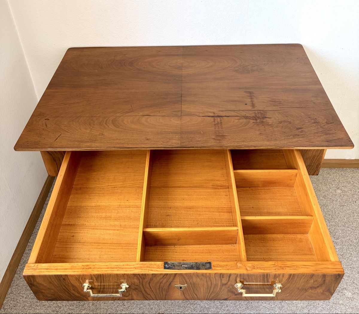 Scrivanie: Antiker Biedermeier Schreibtisch – Usato da Basel venduto da l.volfova 1