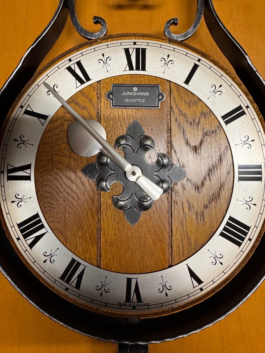 Junghans Uhren: Vintage Junghans Quartz Wanduhr mit Kette – Gebraucht aus Sissach von rol_w8lr 2