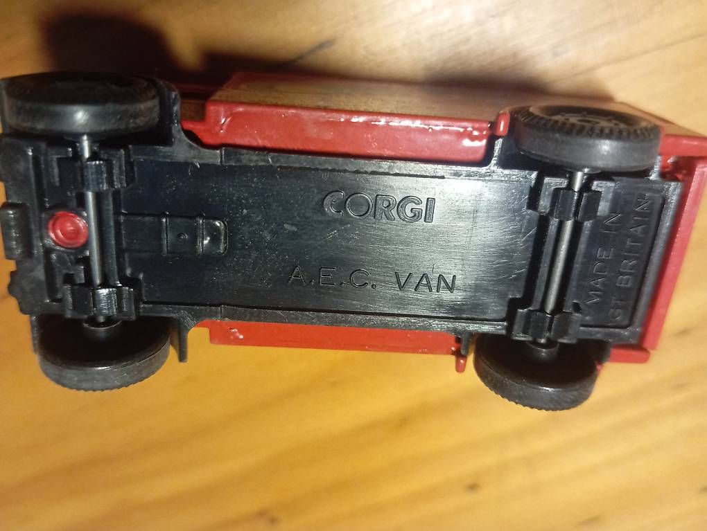 Corgi Toys Modellini d'auto: Corgi AEC Van Chipperfields Circus Spielzeugauto – Usato da Basel venduto da Petergunn 2