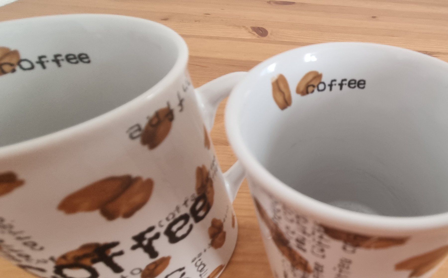 Tassen: Kaffeetasse - 2 Stk Tassen mit Kaffeemuster – Gebraucht aus Affoltern am Albis von thingsANDthings 2