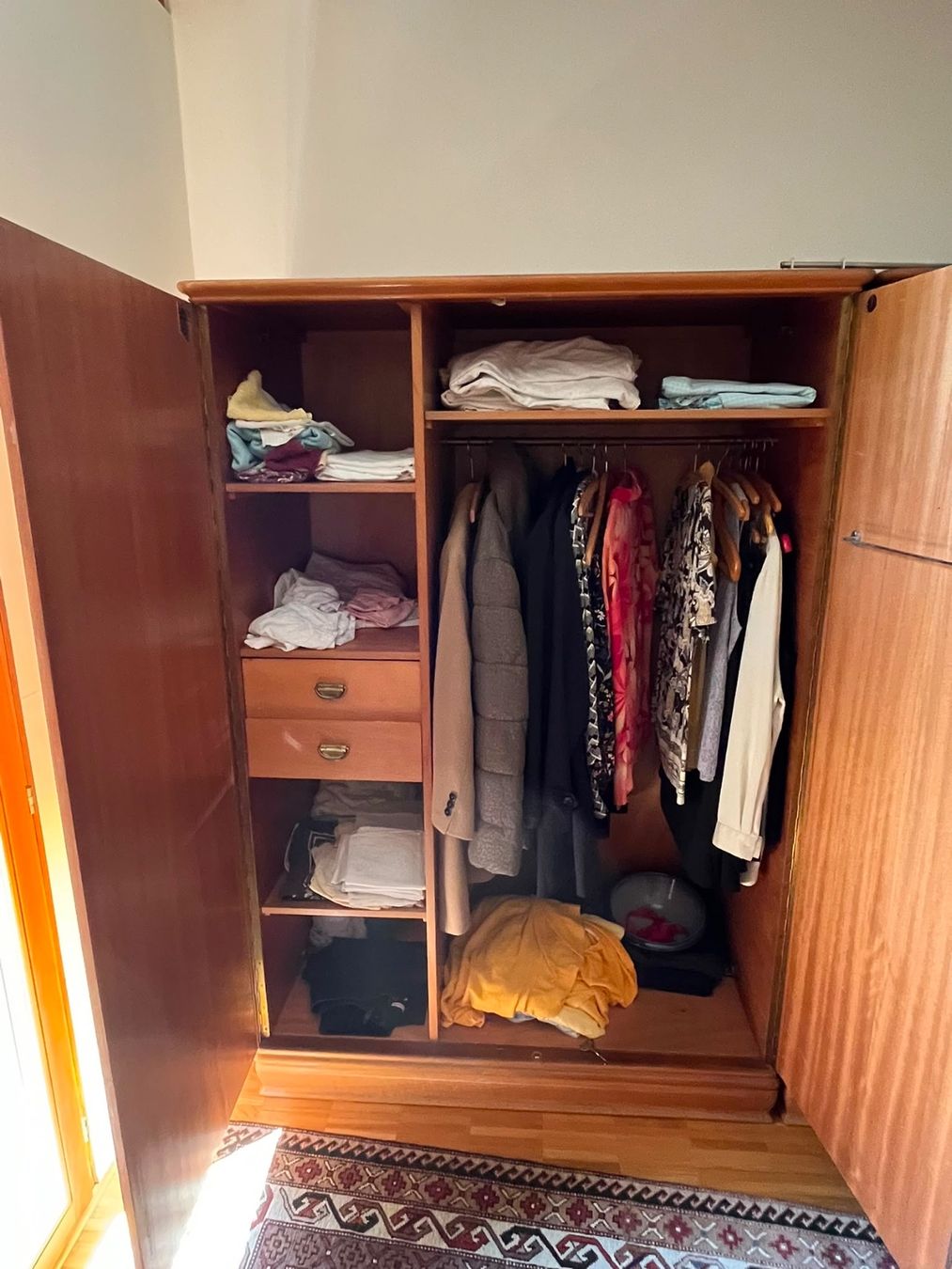 Schränke: Vintage Schrank Holz braun – Gebraucht aus Münchenstein von sil_h6c9 1