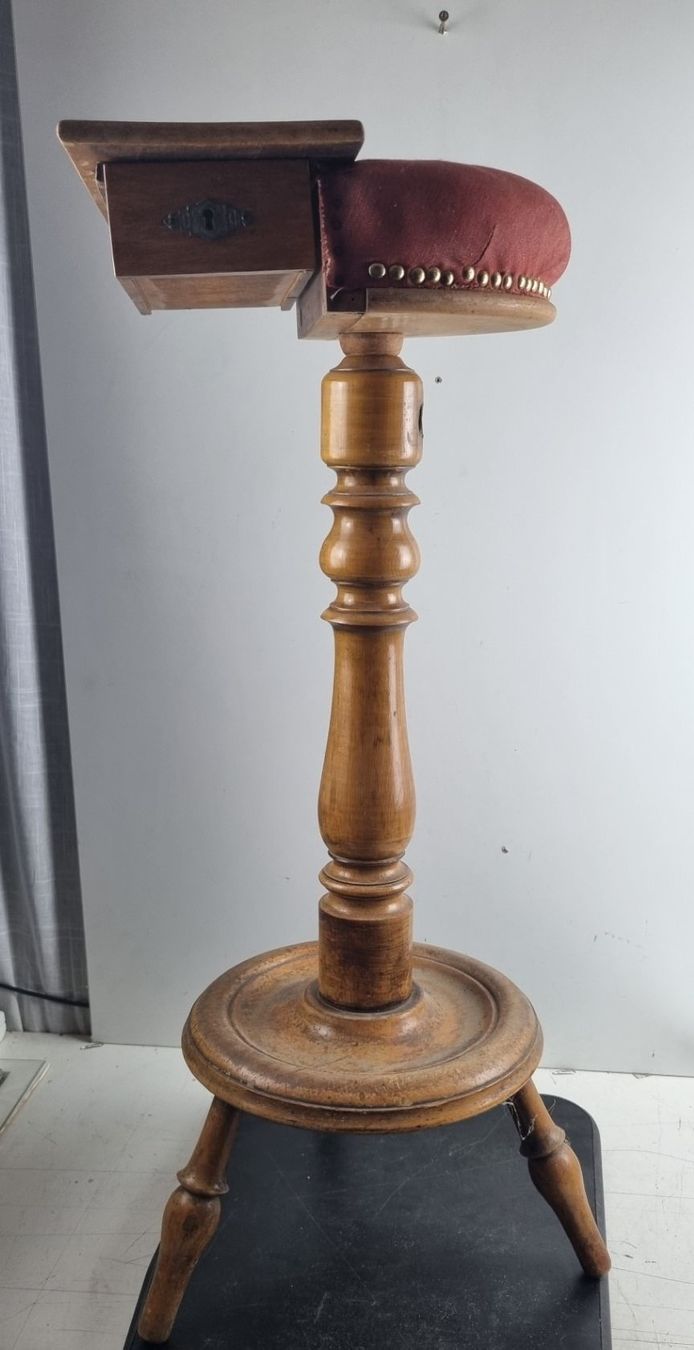 Cerchi da ricamo: Klöppelstock aus Holz mit Lade – Usato da Flums venduto da Flumsantik