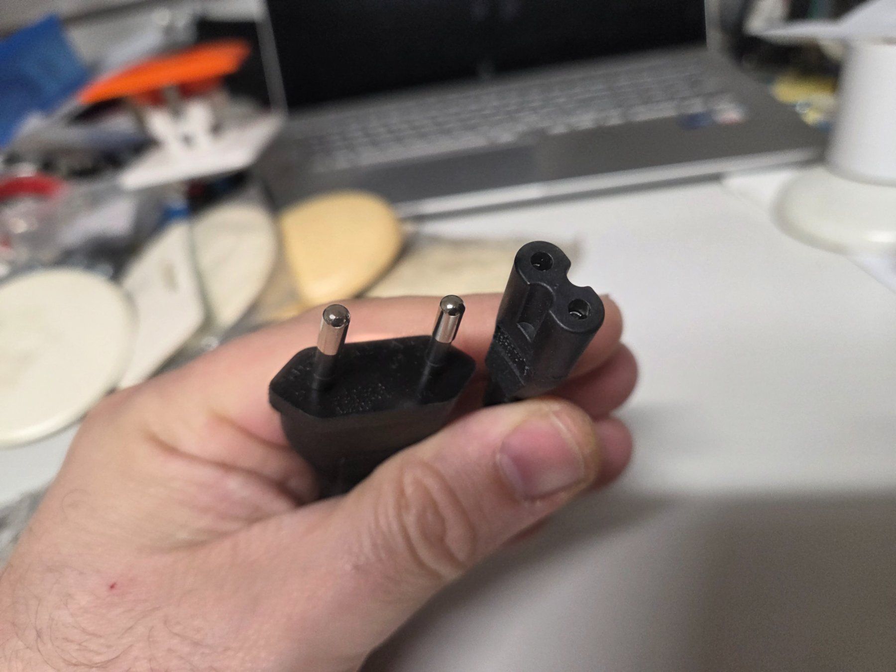 Kabel: Netzkabel Eurostecker Gerätebuchse C7 T26 1.5m – Gebraucht aus Zürich von eymen20 2