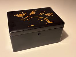JAPANISCHE LACKDOSE, SCHWARZ, MIT INTARSIEN, VINTAGE, 1930ER
